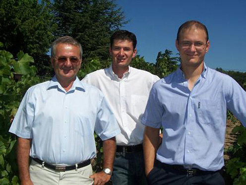 Alain Jaume mit seinen Söhnen Christophe und Sébastien Weinversand, Alain Jaume - Domaine Grand Veneur